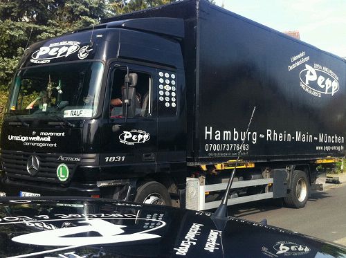 LKW mit Containerbrücke